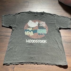 Vintage Woodstock graphic tee!!